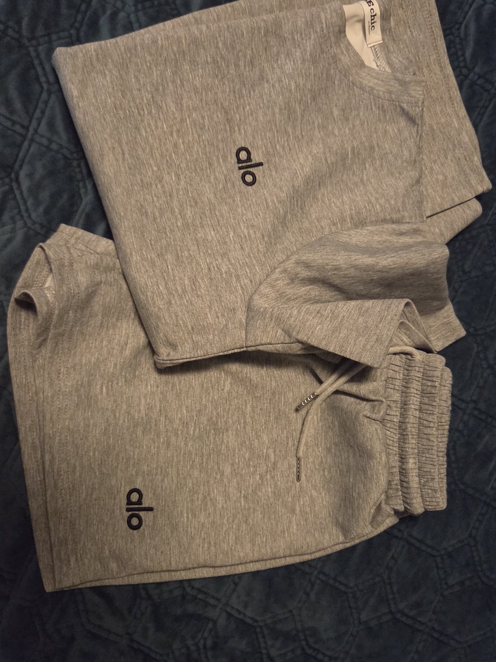 Alo 2 Piece Tshirt And Shorts Womens